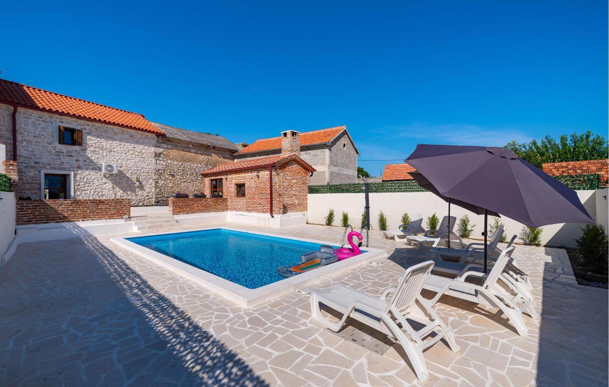 Holiday home Lovely In Podgradina With Wifi *
